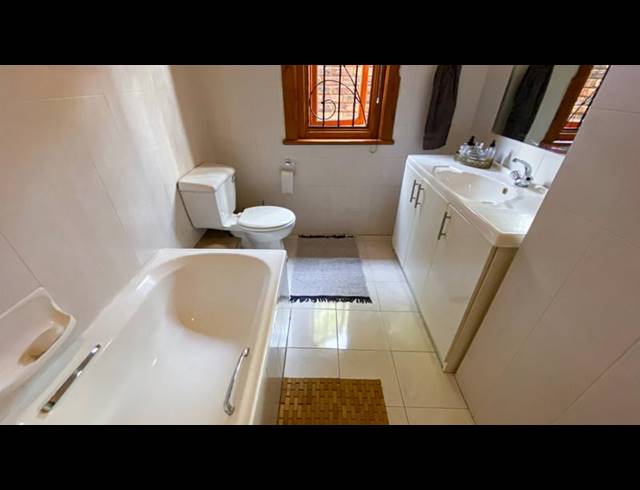 3 BEDROOM HOUSE FOR SALE IN KENSINGTON